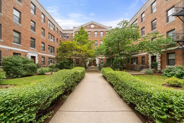 66 Queensberry St #218, Boston, MA 02215