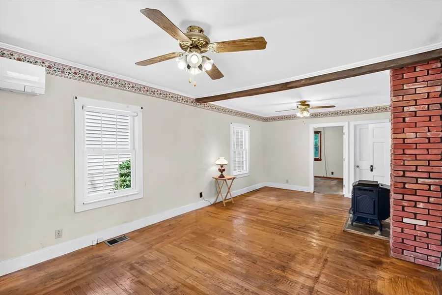121 Poplar St, Greenfield, MA 01301 - #3