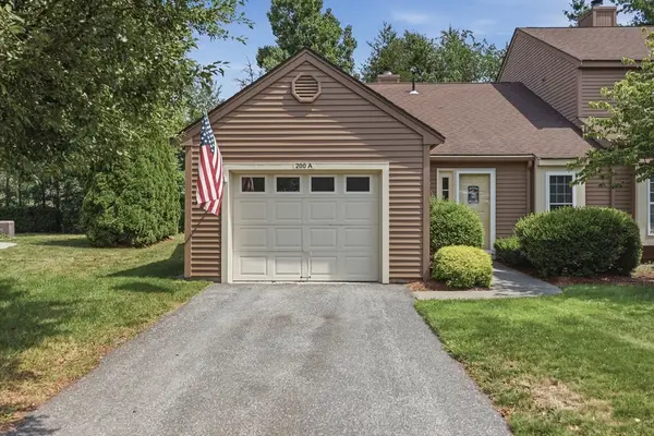 200 Ridgefield Circle #200A, Clinton, MA 01510