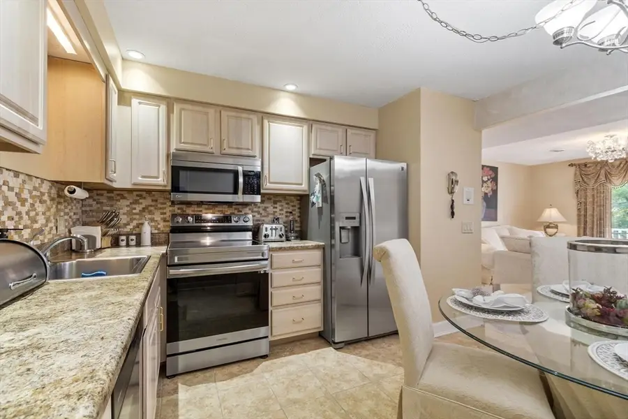 242 Mount Vernon St #6, Lawrence, MA 01843 - #3