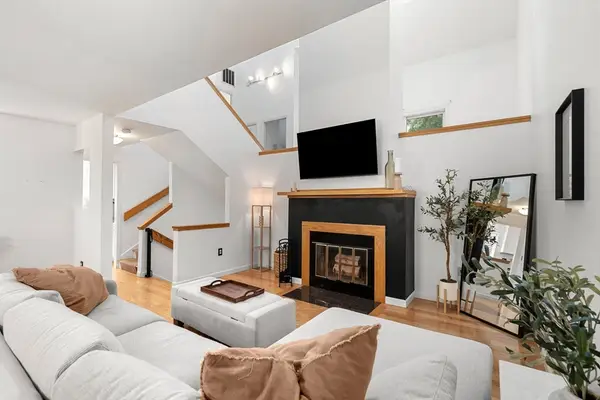 406 Pine Brook Dr #406, Peabody, MA 01960