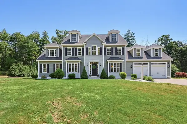 22 Chamberlains Mill Ln, Groton, MA 01450