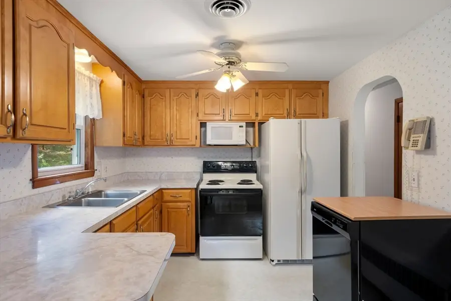 16 Davis Rd, Stoughton, MA 02072 - #3