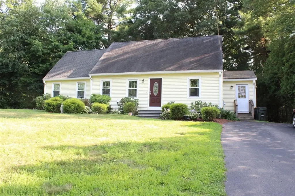 3 Roger St, Bellingham, MA 02019 - #1