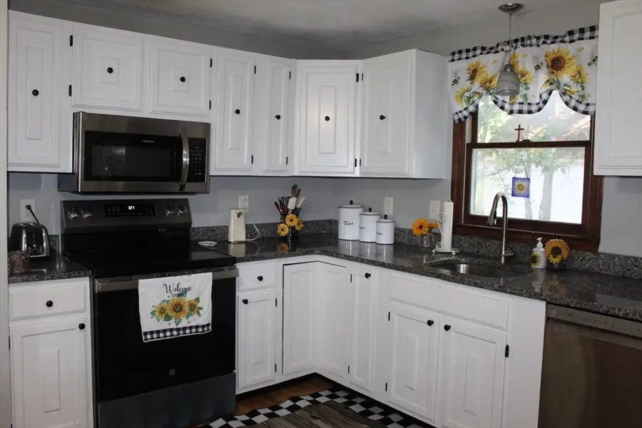 3 Roger St, Bellingham, MA 02019 - #3