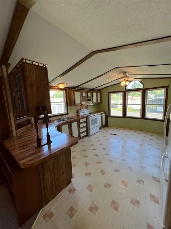 224 Park Circle, Sturbridge, MA 01566 - #2