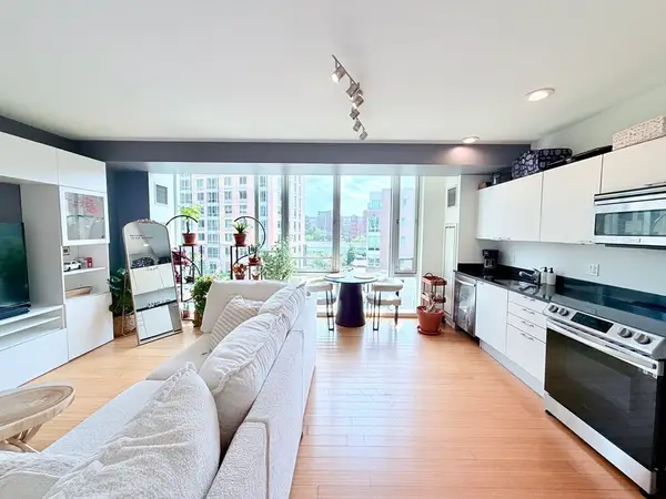 2 Earhart #524, Cambridge, MA 02141