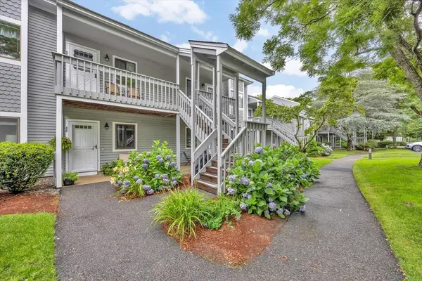 90 Eaton Ln #90, Brewster, MA 02631