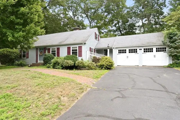 127 Anawan Rd, North Attleboro, MA 02760