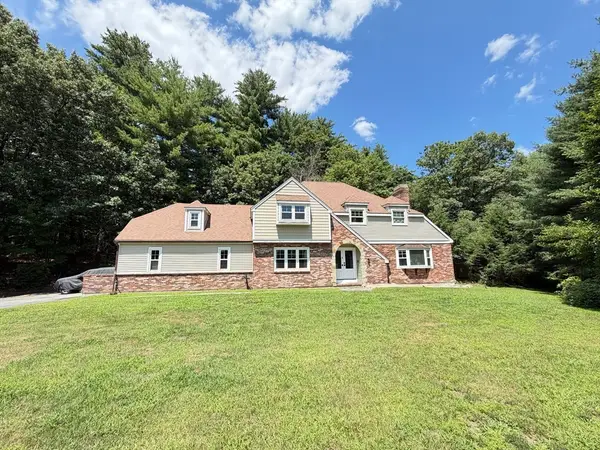 95 Jewett St, Pepperell, MA 01463