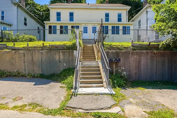 5-7 Oak St, Clinton, MA 01510