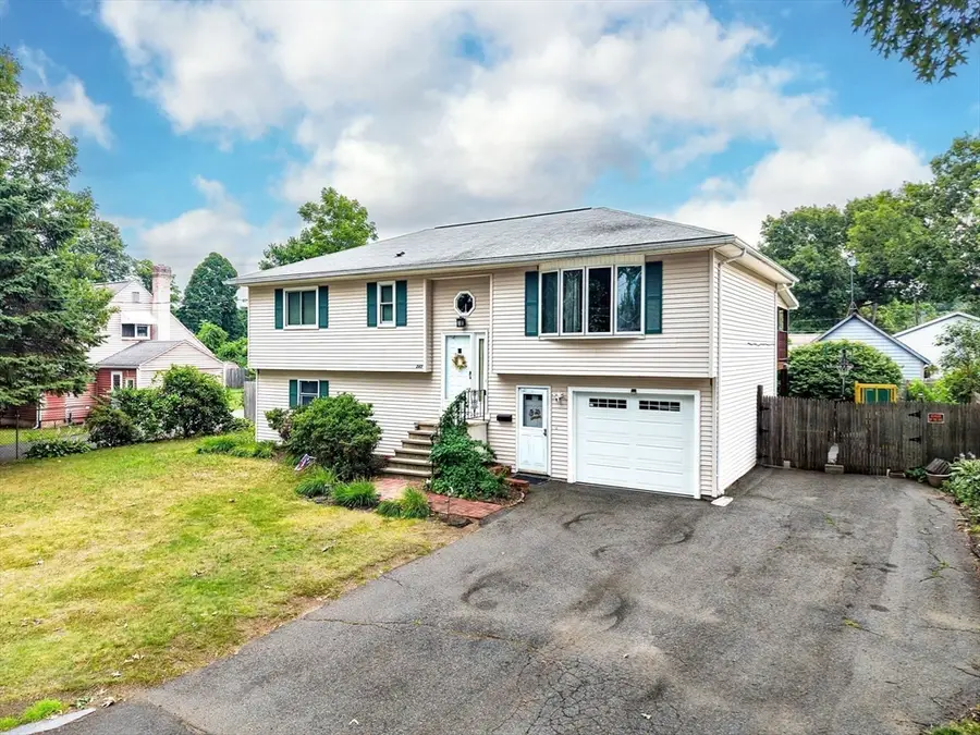 243 Ambrose St, Springfield, MA 01109 - #3
