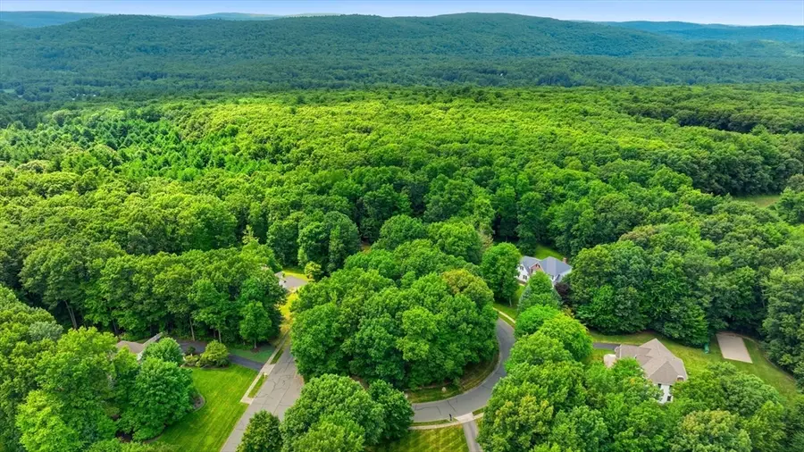 8 Wintergreen Cir, Southwick, MA 01077 - #3
