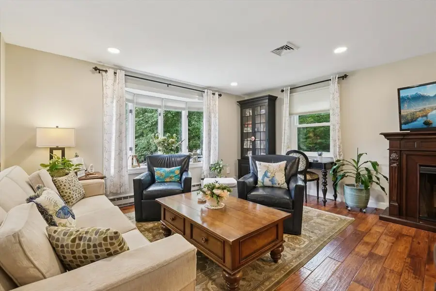345 Raleigh Tavern Ln, North Andover, MA 01845 - #3