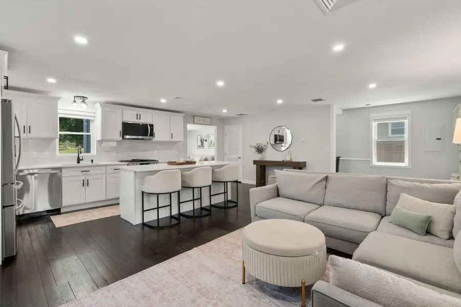 9 Beach Rd, Pembroke, MA 02359 - #2