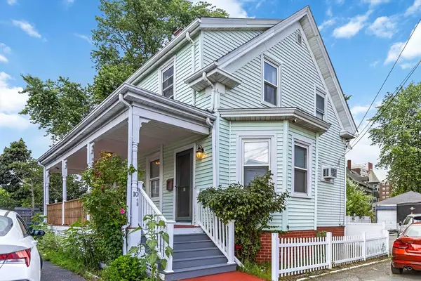 10 Cobbet Pl, Lynn, MA 01902