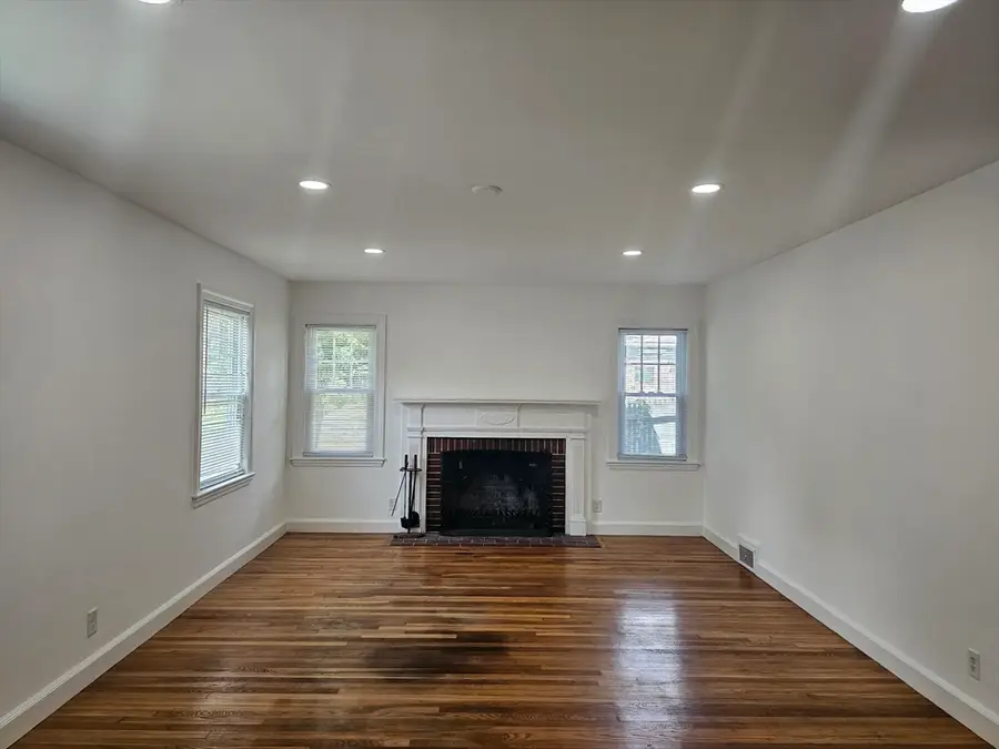 85 Lexington Ave, Lowell, MA 01854 - #3