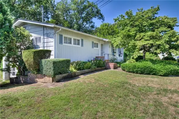 16 Superior St, Warwick, RI 02886
