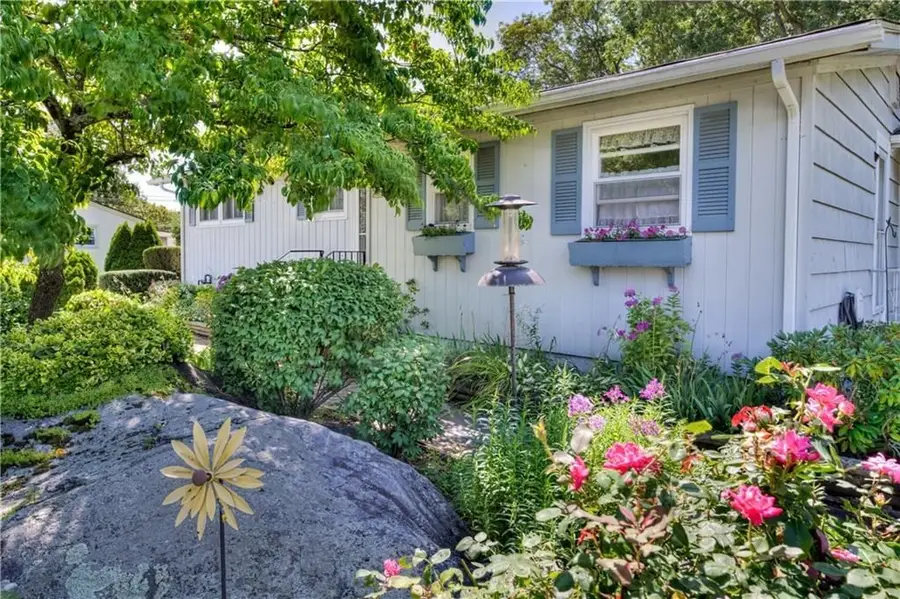 16 Superior St, Warwick, RI 02886 - #3