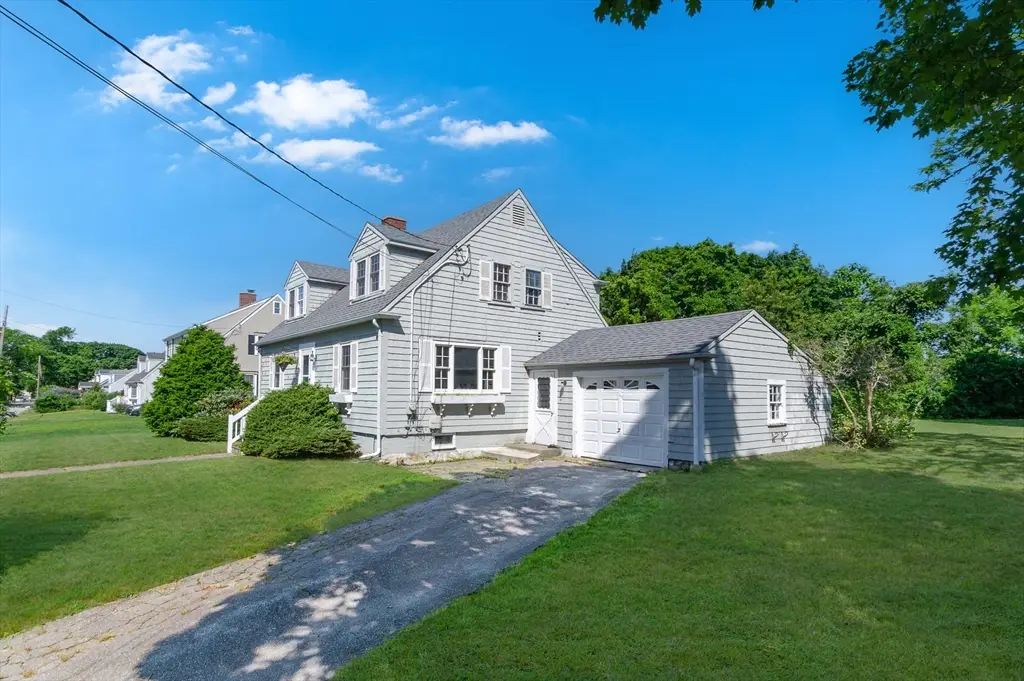 23 Hammond St, Mattapoisett, MA 02739 - #1