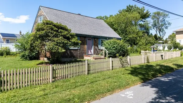 24 Jesse St, Fairhaven, MA 02719
