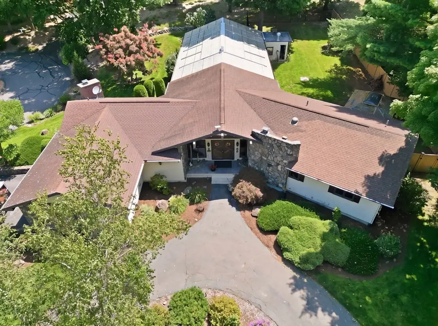 30 Dicsal Ln, Holyoke, MA 01040 - #3