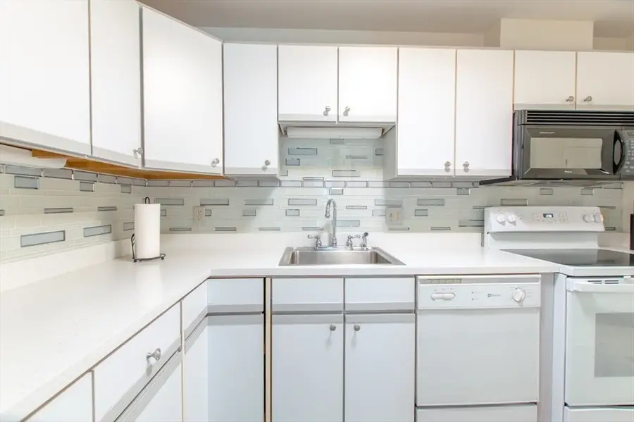 409 Old Country #409, Wenham, MA 01984 - #2