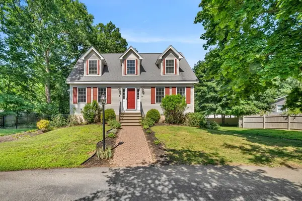 104 Kimball Rd, Amesbury, MA 01913