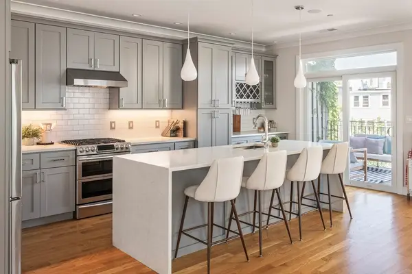 854 E Broadway St #3, Boston, MA 02127