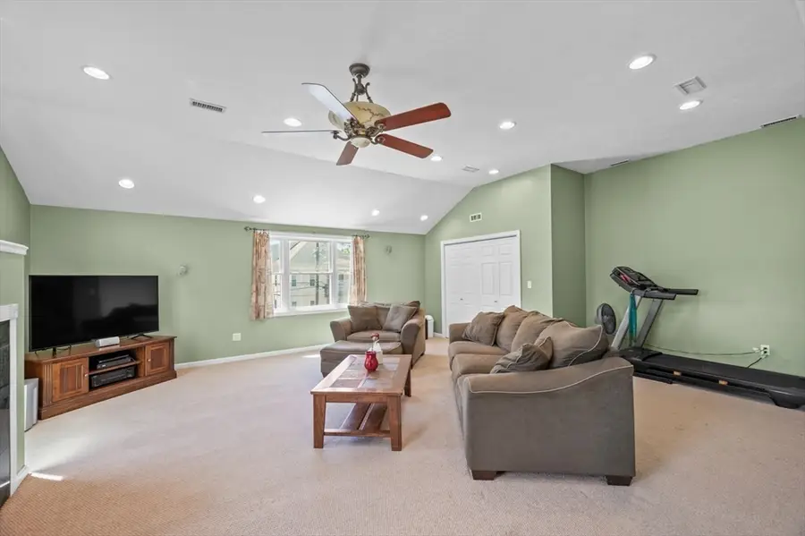 11 Fleming St, Lowell, MA 01851 - #2