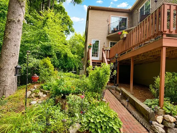 21 Voyagers Ln #21, Ashland, MA 01721
