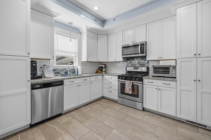 109 Stephen St, Dartmouth, MA 02748 - #3