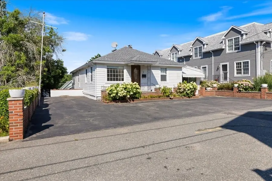 8 Luzitania Ave, Gloucester, MA 01930 - #2