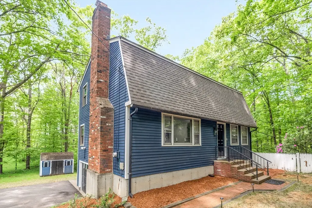 9 Colonial Rd, Sutton, MA 01590 - #1