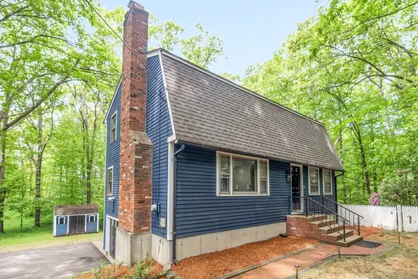 9 Colonial Rd, Sutton, MA 01590