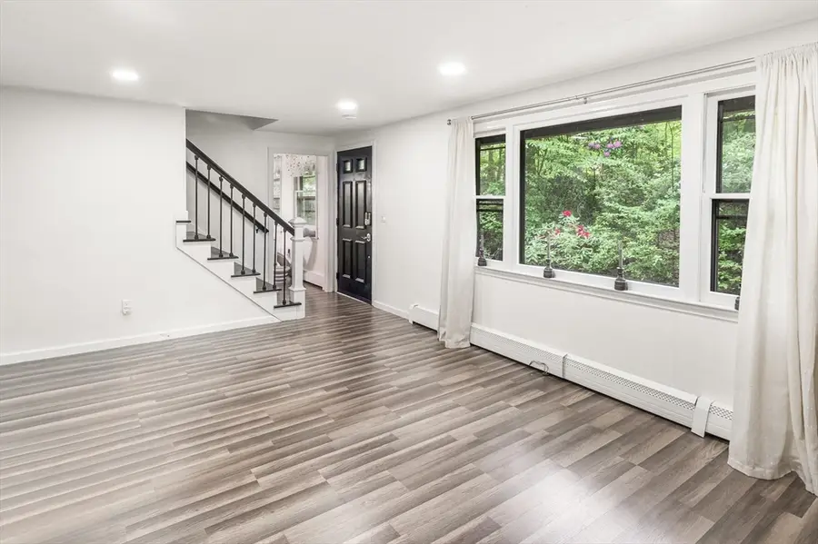 9 Colonial Rd, Sutton, MA 01590 - #3