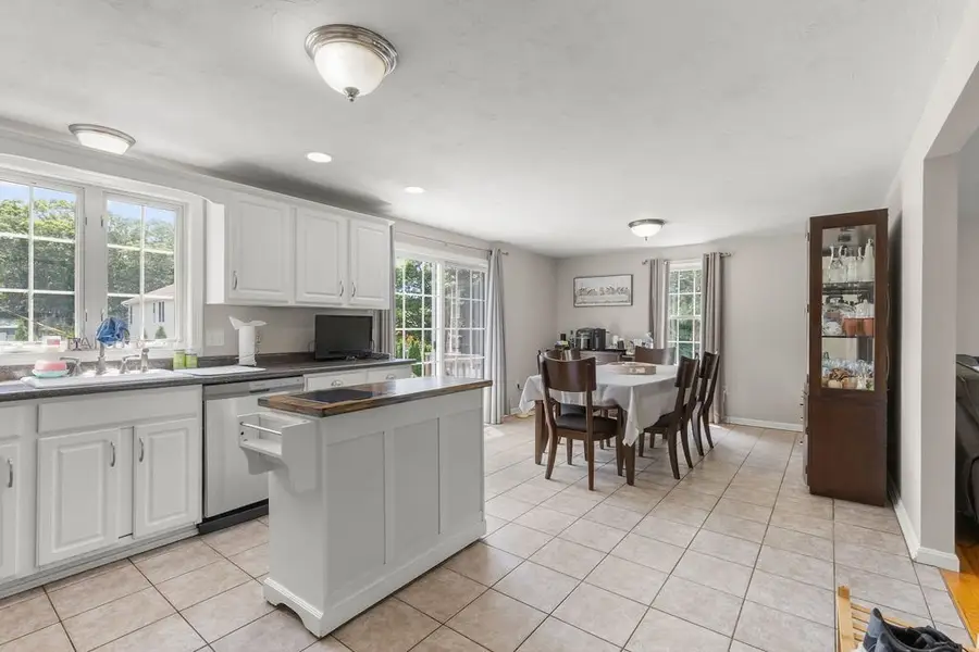 413 Huttleston Ave, Fairhaven, MA 02719 - #3