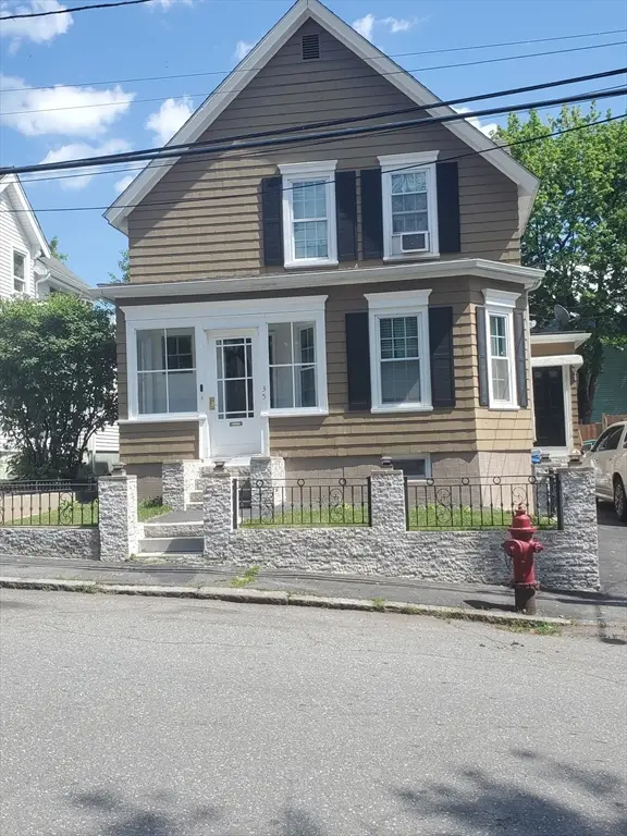 35 Farmland Rd, Lowell, MA 01850