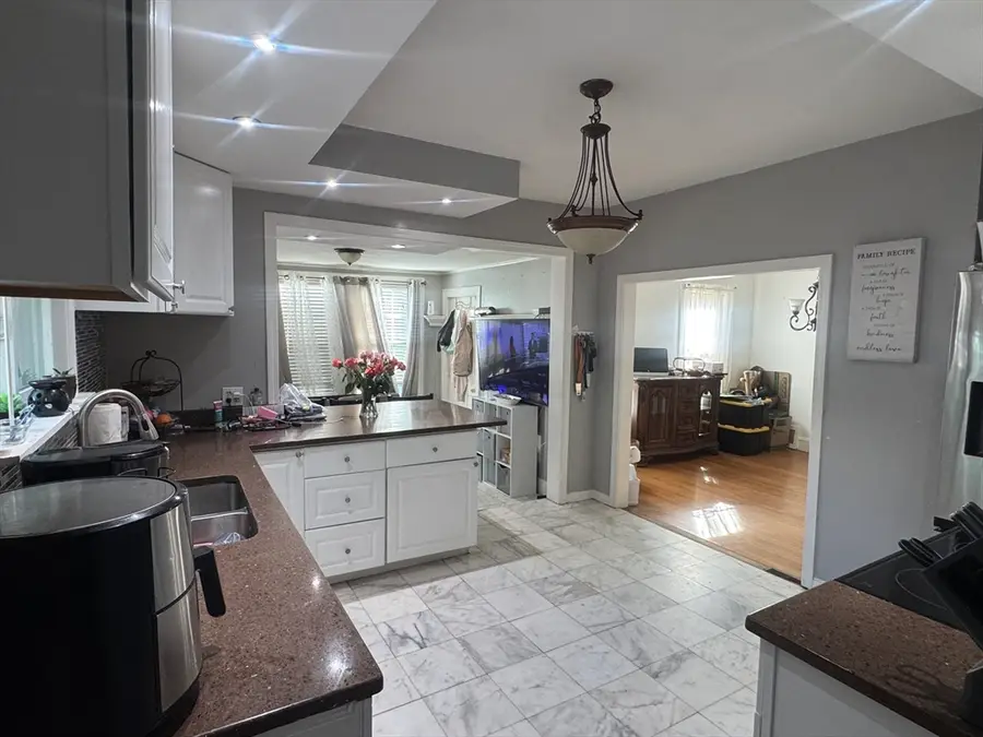 35 Farmland Rd, Lowell, MA 01850 - #2