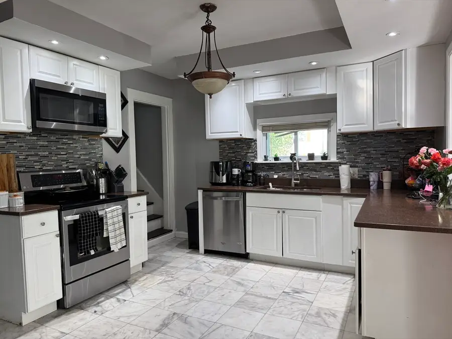 35 Farmland Rd, Lowell, MA 01850 - #3