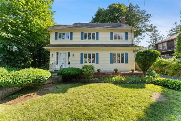 17 Preston Beach Rd, Marblehead, MA 01945