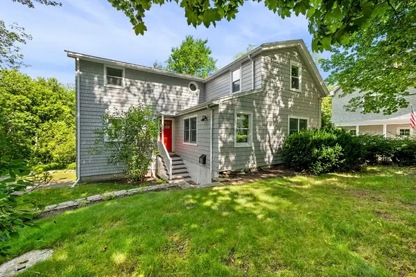 8 Risley Rd, Marblehead, MA 01945