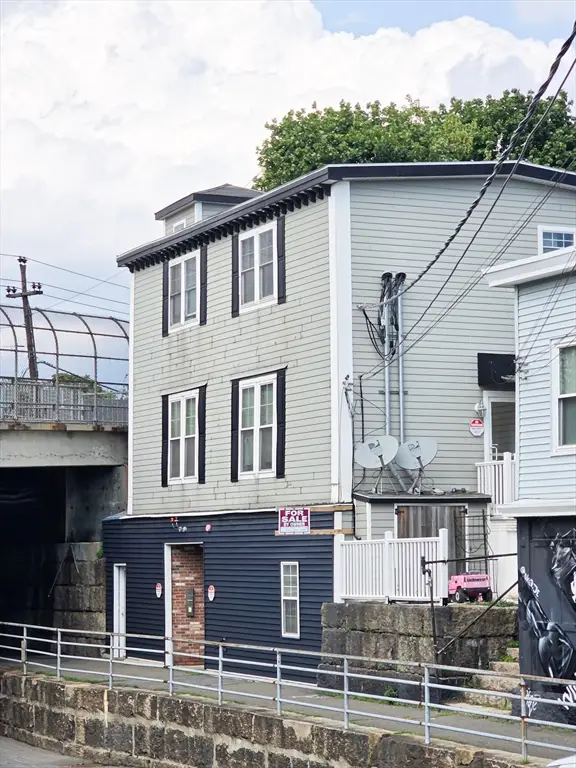 213-215 Burrill St, Swampscott, MA 01907