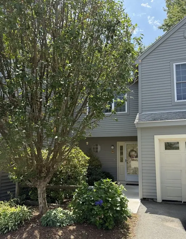 401 Ridgefield Cir #401D, Clinton, MA 01510 - #2