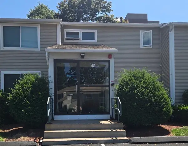 40 Saint Kolbe Dr #C, Holyoke, MA 01040
