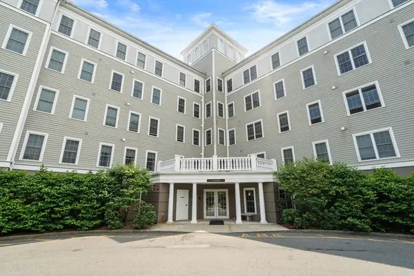 8 Crowninshield St #212, Peabody, MA 01960