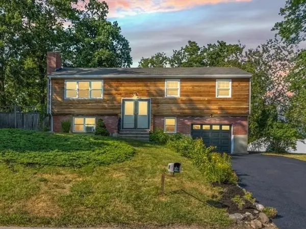 49 Longfellow Dr, Newburyport, MA 01950