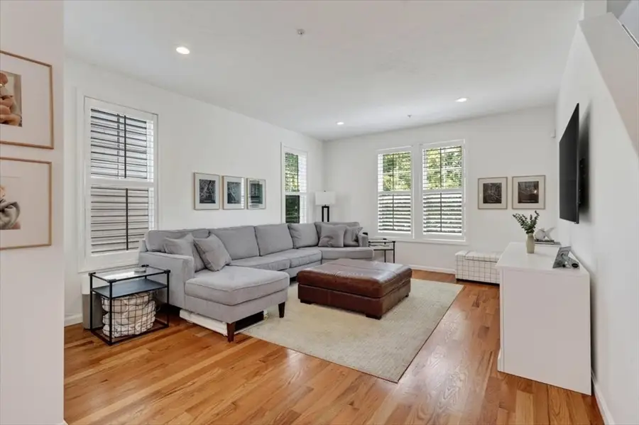 34 Parkview St, Weymouth, MA 02190 - #3