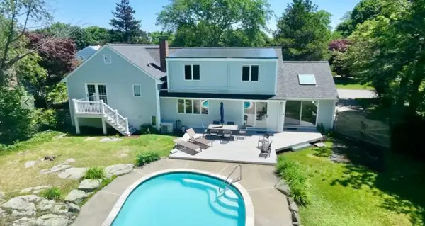 8 Marbee Rd, Rockport, MA 01966