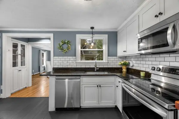 2 Sharon Ln, Sandwich, MA 02644